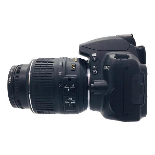 Nikon (ニコン) デジタル一眼レフカメラ D3000 ＜セットレンズ＞・AF-S DX NIKKOR 18-55mm F3.5-5.6G VR（35mm判換算で27-82.5mm）