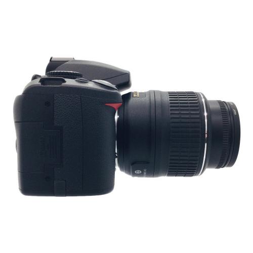 Nikon (ニコン) デジタル一眼レフカメラ D3000 ＜セットレンズ＞・AF-S DX NIKKOR 18-55mm F3.5-5.6G VR（35mm判換算で27-82.5mm）