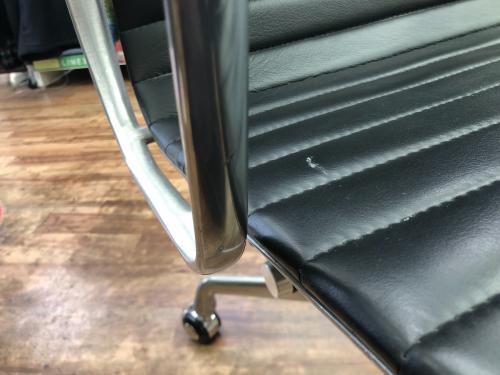 Herman Miller (ハーマンミラー) イームズアルミナムチェア ブラック