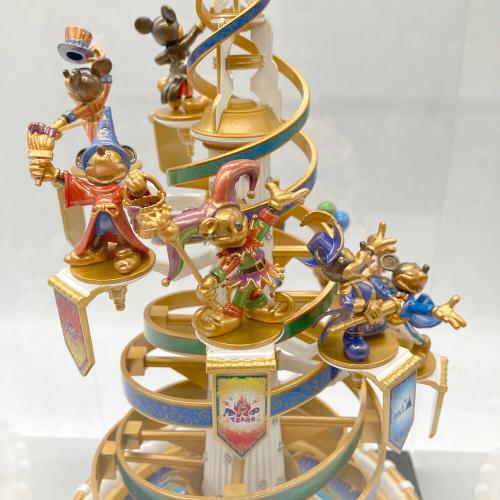 セレブレーションタワーフィギュア ディズニーグッズ