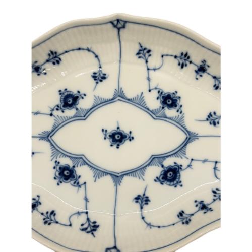 ROYAL COPENHAGEN (ロイヤル・コペンハーゲン) 菱形ディッシュ ブルーフルーテッド・プレイン