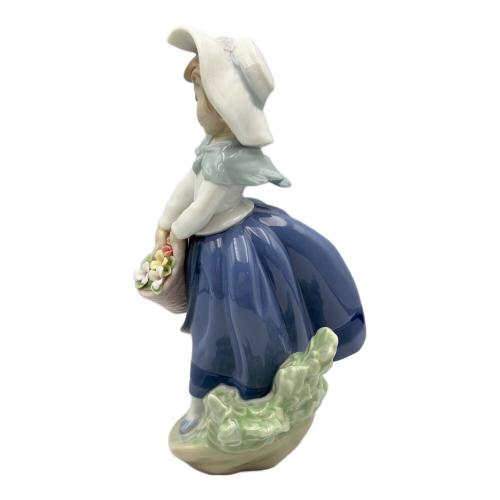 LLADRO (リヤドロ) フィギュリン きれいな花ばかり