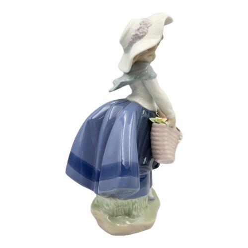 LLADRO (リヤドロ) フィギュリン きれいな花ばかり
