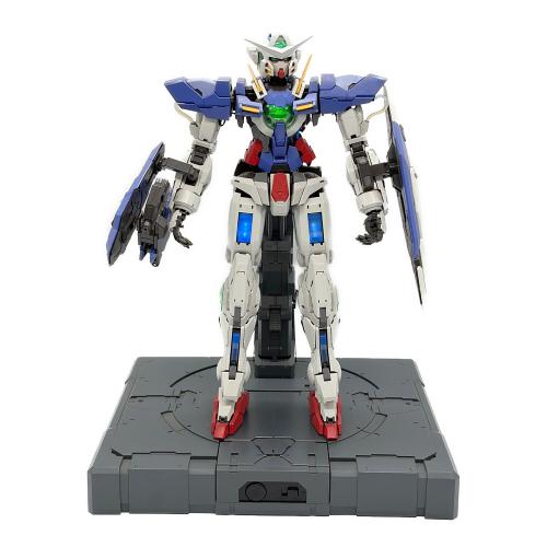 BANDAI (バンダイ) ガンダムエクシア LEDユニット搭載モデル ガンプラ 左腕パーツ緩み有 PG