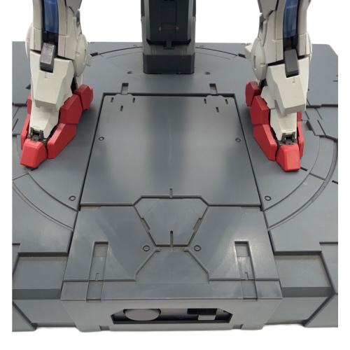BANDAI (バンダイ) ガンダムエクシア LEDユニット搭載モデル ガンプラ 左腕パーツ緩み有 PG