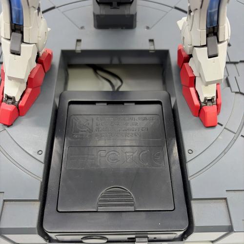 BANDAI (バンダイ) ガンダムエクシア LEDユニット搭載モデル ガンプラ 左腕パーツ緩み有 PG