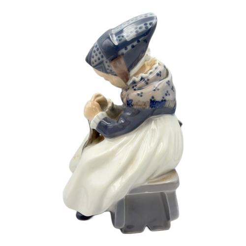 ROYAL COPENHAGEN (ロイヤル・コペンハーゲン) 置物 アマー島の少女