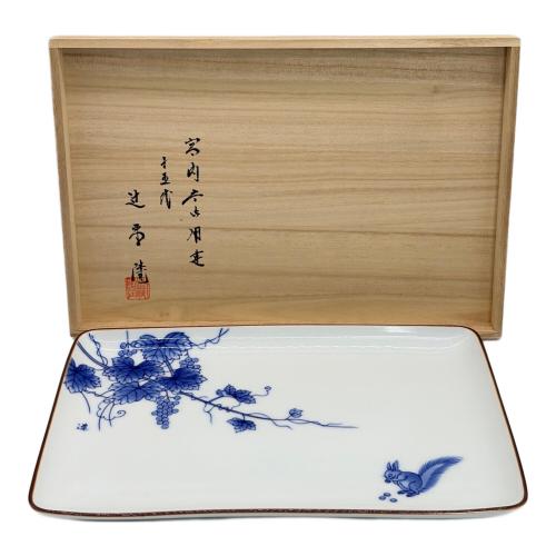 有田焼 (アリタヤキ) 角盛皿 染付 栗鼠葡萄文