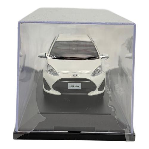 TOYOTA (トヨタ) AQUA ダイキャストカー ライムホワイトパールクリスタルシャイン