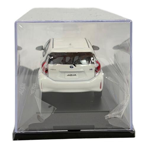 TOYOTA (トヨタ) AQUA ダイキャストカー ライムホワイトパールクリスタルシャイン