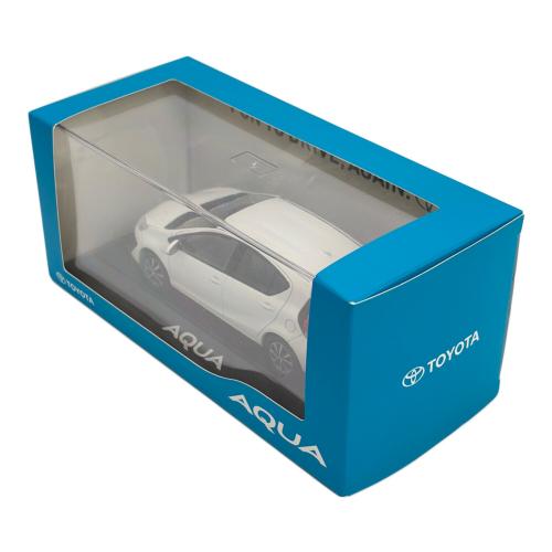 TOYOTA (トヨタ) AQUA ダイキャストカー ライムホワイトパールクリスタルシャイン