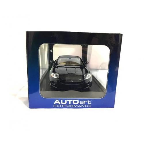 AUTOart スケールカー Jaguar XK Coupe 1/18