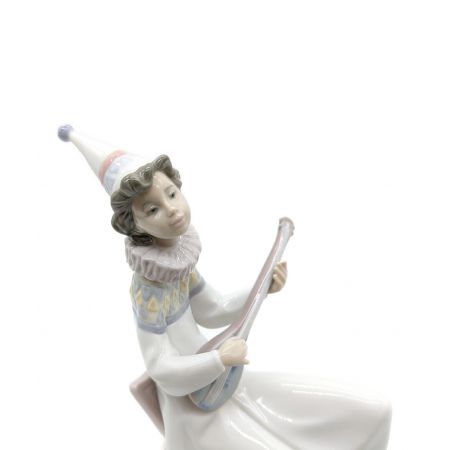 リヤドロ 5696 マンドリンを弾く少年 LLADRO | www.darquer.fr