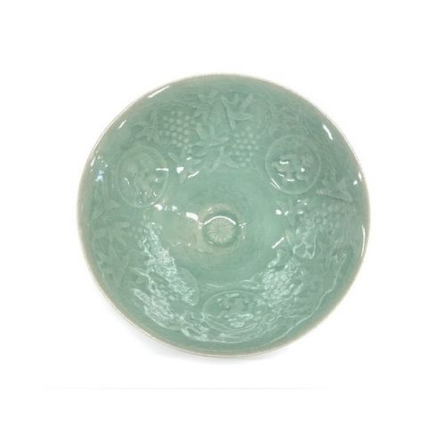 茶碗 未使用品 海剛 柳根　青磁陽刻　葡萄童子文