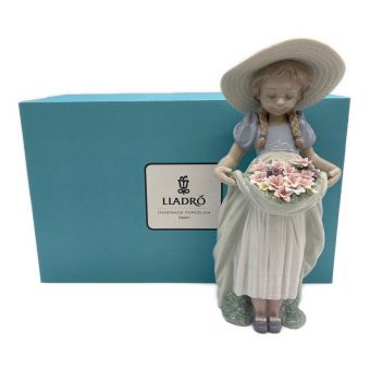 LLADRO (リヤドロ) フィギュリン たくさん摘めたよ！ 花もろいです