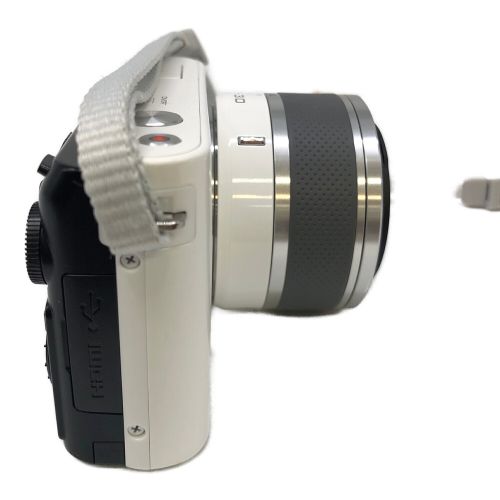 Nikon (ニコン) デジタル一眼レフカメラ J1 ダブルズームキット
