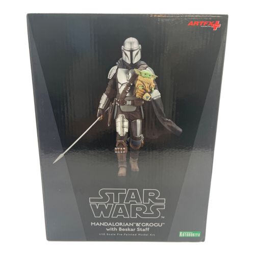 STAR WARS (スターウォーズ) フィギュア 1/10 PVC製塗装済み簡易組み立てキット ARTFX+ マンダロリアン＆グローグー with ベスカースタッフ