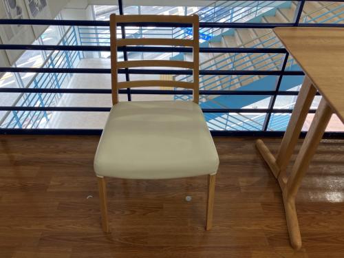 大塚家具 (オオツカカグ) ダイニング3点セット ナチュラル×ホワイト テーブル：Fill3 table top with R / イス：シネマ3A