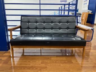 カリモク60 (カリモクロクマル) 2人掛けソファー ブラック×ブラウン ネジ受け欠品 264 Kチェア