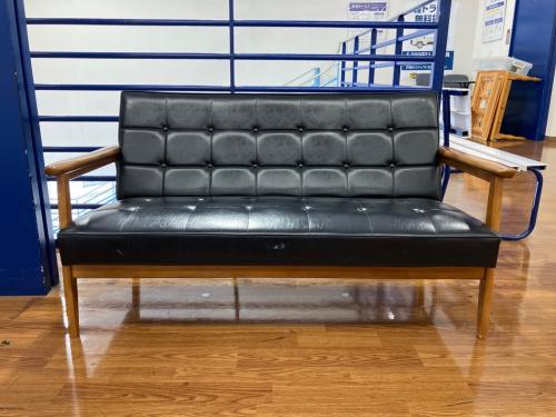 カリモク60 (カリモクロクマル) 2人掛けソファー ブラック×ブラウン ネジ受け欠品 264 Kチェア