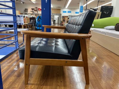 カリモク60 (カリモクロクマル) 2人掛けソファー ブラック×ブラウン ネジ受け欠品 264 Kチェア