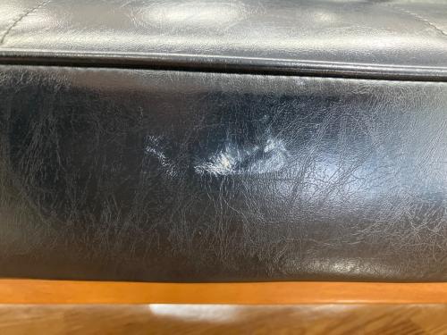 カリモク60 (カリモクロクマル) 2人掛けソファー ブラック×ブラウン ネジ受け欠品 264 Kチェア