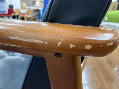 カリモク60 (カリモクロクマル) 2人掛けソファー ブラック×ブラウン ネジ受け欠品 264 Kチェア