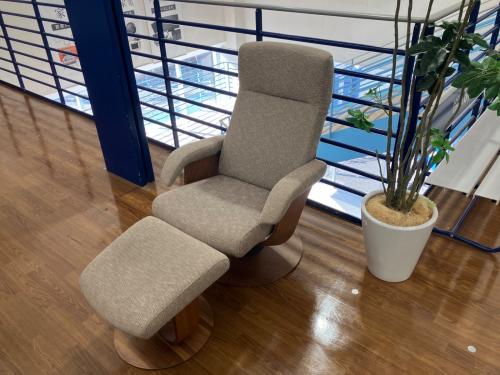 karimoku (カリモク) リクライニングチェアー ナチュラル×ベージュ THE FIRST