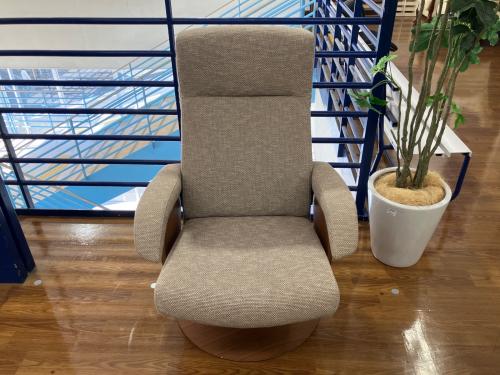 karimoku カリモク　リクライニングチェアー　売ります！ karimoku (カリモク) リクライニングチェアー ナチュラル×ベージュ THE