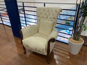 ロココ調ハイバックチェア ホワイト×ブラウン