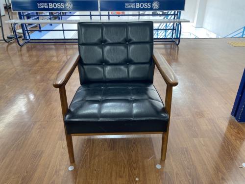 カリモク60 (カリモクロクマル) 1人掛けソファー ブラック Kチェア