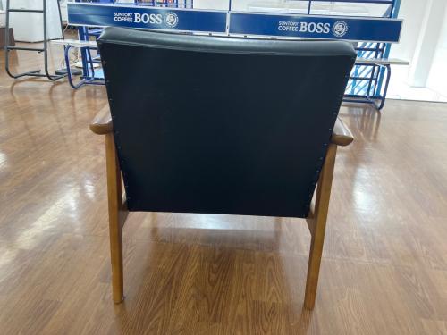 カリモク60 (カリモクロクマル) 1人掛けソファー ブラック Kチェア