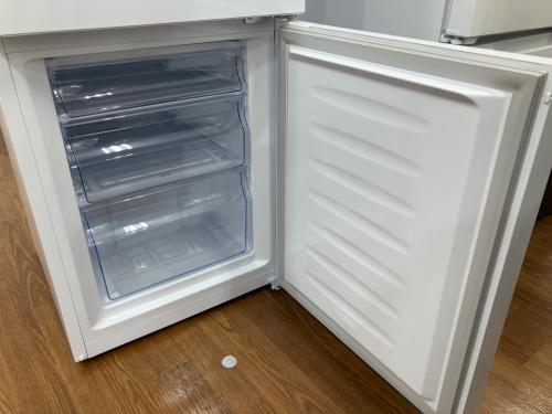 Hisense (ハイセンス) 2ドア冷蔵庫 HR-D1701W 2024年製 175L