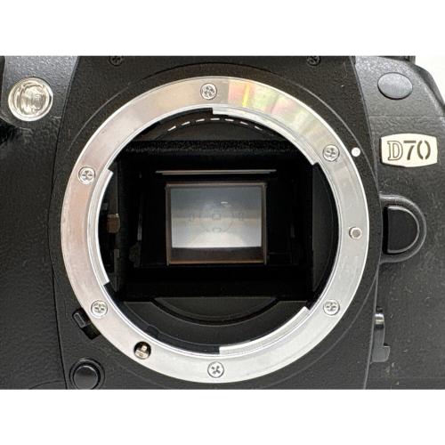 Nikon (ニコン) デジタル一眼レフカメラ D70