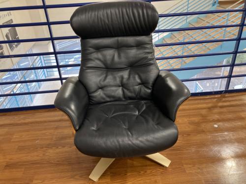 ニトリ パーソナルチェア オットマン付 ブラック MARSHAL