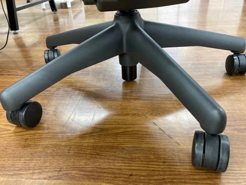 Herman Miller (ハーマンミラー) アーロンチェア AE113AWB-0001 別売ヘッドレスト付 ブラック Bサイズ