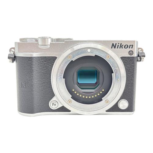 Nikon (ニコン) ミラーレス一眼カメラ 1 J5｜トレファクONLINE