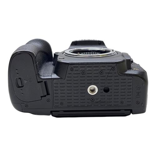 Nikon (ニコン) デジタル一眼レフカメラボディ D780 底面ひび割れ・塗装剥げ・小傷有