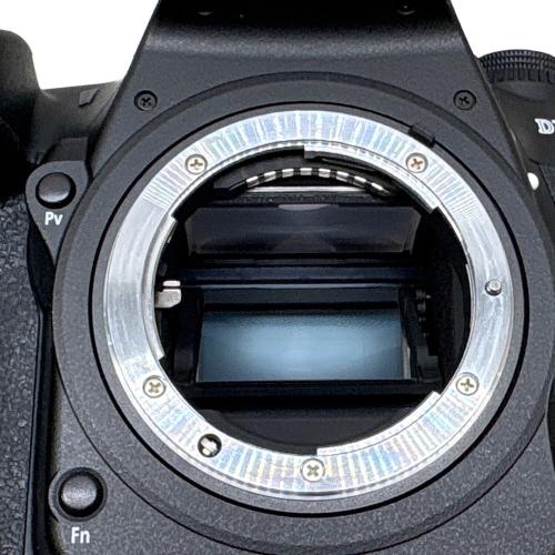 Nikon (ニコン) デジタル一眼レフカメラボディ D780 底面ひび割れ・塗装剥げ・小傷有