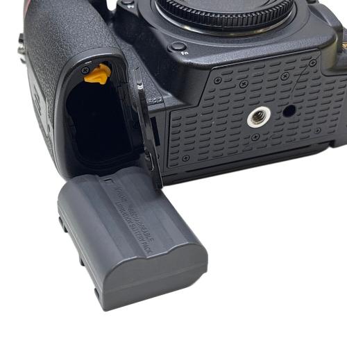 Nikon (ニコン) デジタル一眼レフカメラボディ D780 底面ひび割れ・塗装剥げ・小傷有