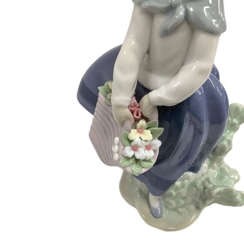 LLADRO (リヤドロ) フィギュリン きれいな花ばかり