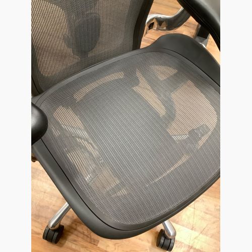 Herman Miller (ハーマンミラー) アーロンチェア グレー 2018年製 ポスチャーフィット  48 AER1B23DF リマスタード Bサイズ ポリッシュドアルミニウムベース