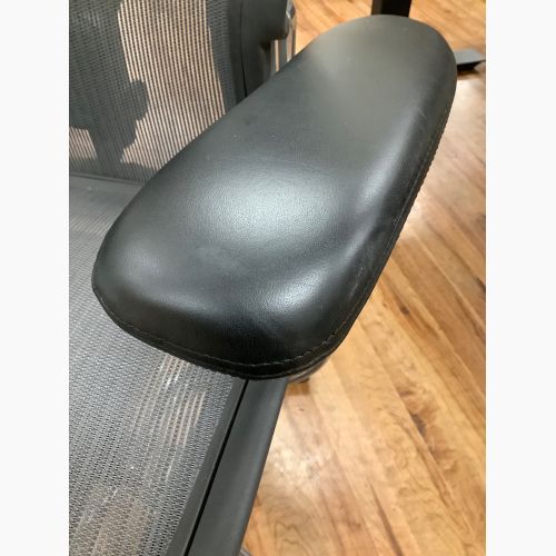 Herman Miller (ハーマンミラー) アーロンチェア グレー 2018年製 ポスチャーフィット  48 AER1B23DF リマスタード Bサイズ ポリッシュドアルミニウムベース