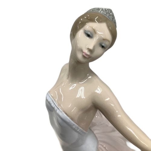 LLADRO (リヤドロ) フィギュリン 『踊る少女』