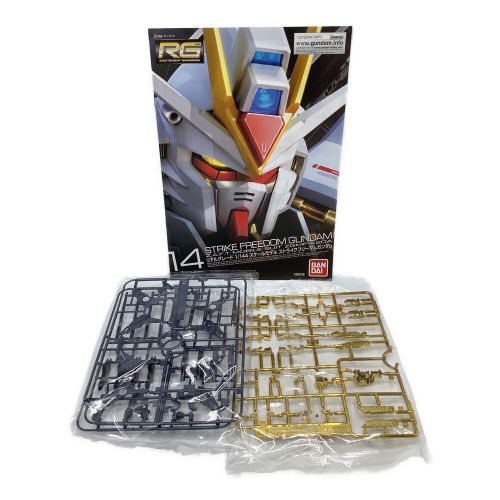 BANDAI (バンダイ) ガンプラ 1/144 RG ZGMF-X20A ストライクフリーダムガンダム チタニウムフィニッシュ