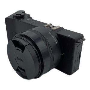 SIGMA (シグマ) デジタルカメラ dp1 Quattro 3300万画素(総画素) APS-C 専用電池 SDカード対応 ISO100～6400 D53322