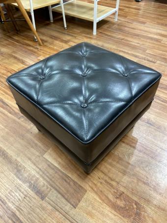 カリモク60 (カリモクロクマル) オットマン ブラック 1人掛け