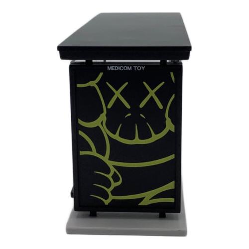 MEDICOM TOY (メディコム・トイ) フィギュア 開封品 KAWS KUBRICK BUS STOP