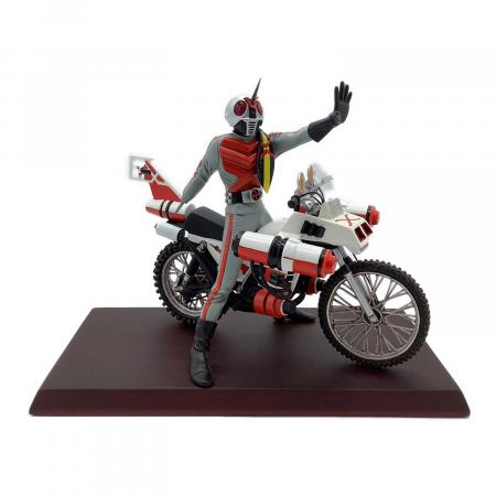 ポピーB-CLUB 1/12サイズポリストーン製仮面ライダーX&クルーザー 1042008521445054_03_0989w.jpeg
