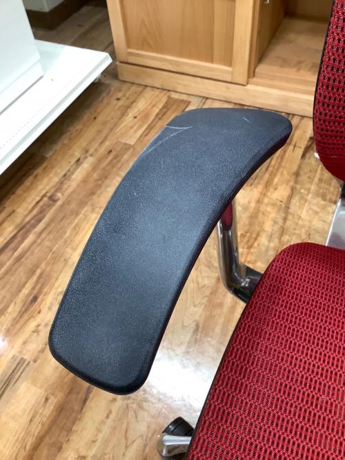 オカムラ オフィスチェア レッド Baron